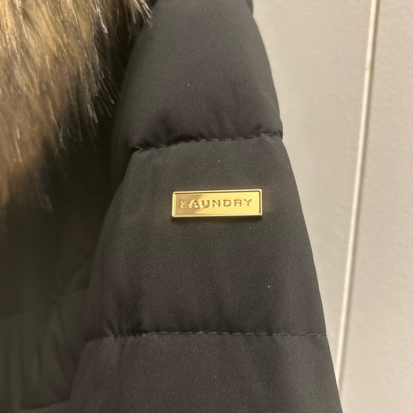 Laundry by Shelli Segal Women's Black Puffer Coat with Faux-Fur Hood - Picture 8 of 11